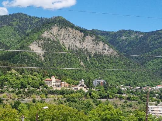 ფოტო 4: ქირავდება აივნიანი ბინა მთის ულამაზესი ხედით