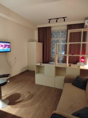 ფოტო 12: ქირავდება  ბინა.  მობ: 596111900  .