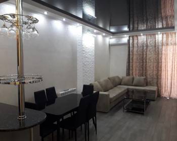 4 სართულზე ქირავდება 3 ოთახიანი ბინა დღიურად