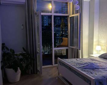 ქირავდება ` ბინა.,  ცინცაძის ქ. N17.მობ: 596111900.