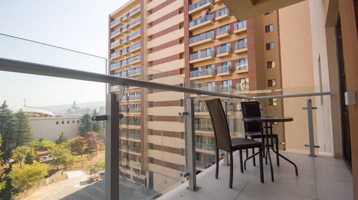 ფოტო 2: 593 12 40 52 პეკინის დასაწყისი მაკდონალდის უკან ახალაშენებულში