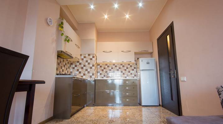 ფოტო 6: 593 12 40 52 პეკინის დასაწყისი მაკდონალდის უკან ახალაშენებულში