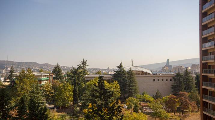 ფოტო 10: 593 12 40 52 პეკინის დასაწყისი მაკდონალდის უკან ახალაშენებულში