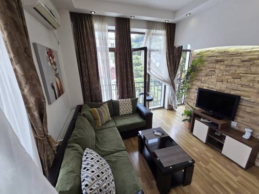 ფოტო 4: კეთილმოწყობილი ბინა მეტრო თავისუფლების მოედანთან