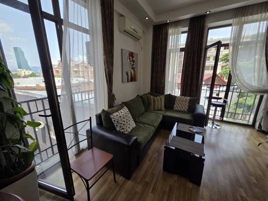 ფოტო 5: კეთილმოწყობილი ბინა მეტრო თავისუფლების მოედანთან