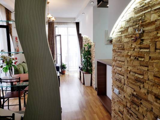 ფოტო 8: კეთილმოწყობილი ბინა მეტრო თავისუფლების მოედანთან