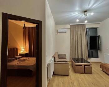 ქირავდება,  ს. ცინცაძეს N -9„.