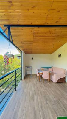 ფოტო 2: ქირავდება ორ ოთახიანი აპარტამენტი აივნითა და მთის ულამაზესი ხედით