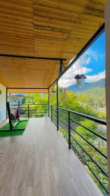 ფოტო 3: ქირავდება ორ ოთახიანი აპარტამენტი აივნითა და მთის ულამაზესი ხედით