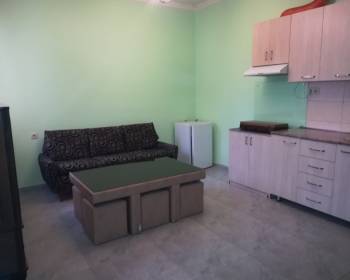 ქირავდება მყუდრო და ნათელი ოროთახიანი ბინა ქალაქის ერთ-ერთ საუკეთესო ლოკაციაში