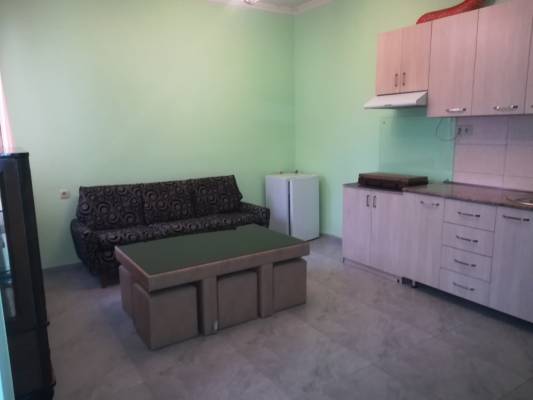 ფოტო 1: ქირავდება მყუდრო და ნათელი ოროთახიანი ბინა ქალაქის ერთ-ერთ საუკეთესო ლოკაციაში