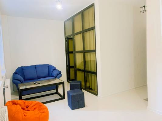 ფოტო 7: კიკვიძის პარკთან