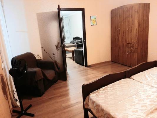 ფოტო 14: ქირავდება ოროთახიანი ბინა ჩუღურეთში. გორკის ქუჩაზე.