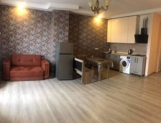 ფოტო 1: ტაბიძის N 38 (აღმაშენებელზე. სასტუმრო თბილისთან)