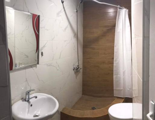 ფოტო 3: ტაბიძის N 38 (აღმაშენებელზე. სასტუმრო თბილისთან)