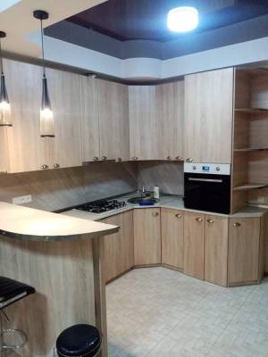 ფოტო 5: აღმაშენებლის N 112 ახლაშენებული ბინა. პალმების ხეივანში