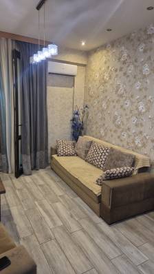 ფოტო 1: ქირავდება საათობით და დრიურად კიკვიძის ბაღთან! კომფორტული ბინა იდეალური სისუფთავით. ფასი დროის მიხედვით იწყება 45 ლარიდან