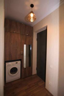 ფოტო 4: ქირავდება დღიურად ლეხ კაჩინსკის ქუჩაზე სკვერთან. მეტრო 300 არაგველის და ისნის შუაში. კომფორტული ბინა 2 ადამიანზე. ფასი დროის მიხედვით. მხოლოდ 10 დღის შემთხვევაში ფასი დღიურად 60 ლარი.