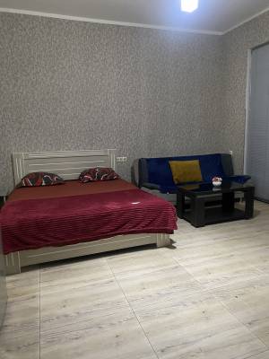 ფოტო 2: ქირქვდება დღიურათ ნუცუბიძის ქუჩაზე