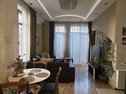 ფოტო 6: ქირავდება ბინა მთაწმინდაზე