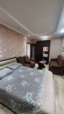 ფოტო 1: ქირავდება დღიურად ბინა ფოთში