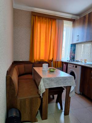 ფოტო 2: ქირავდება დღიურად ბინა ფოთში