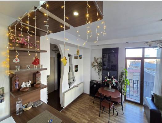 ფოტო 2: ბინა რუსთავილის მოედანზე