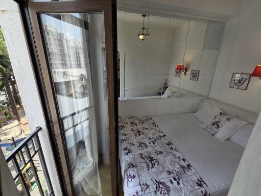 ფოტო 6: ბინა რუსთავილის მოედანზე