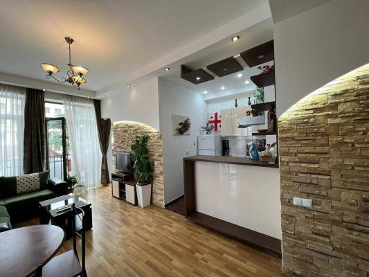 ფოტო 10: ბინა რუსთავილის მოედანზე