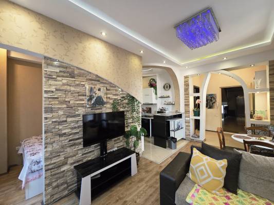 ფოტო 13: ბინა მთაწმინდაზე