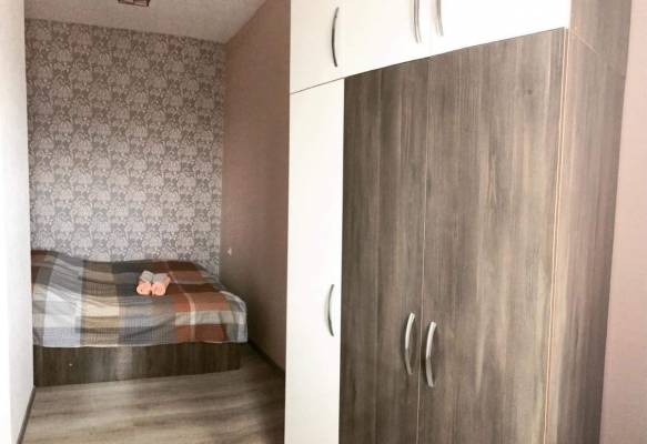 ფოტო 2: ტაბიძის N 38 (აღმაშენებელზე. სასტუმრო თბილისთან)