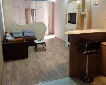 აღმაშენებლის N 112 ახლაშენებული ბინა. პალმების ხეივანში