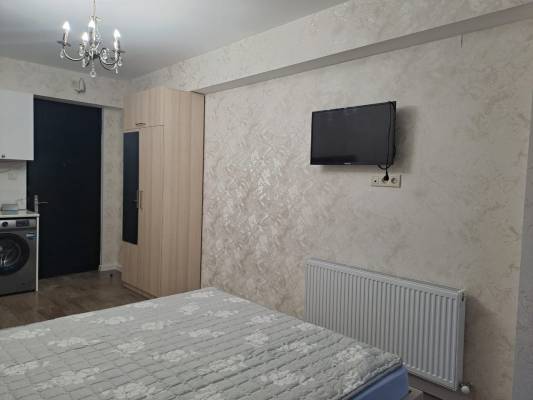 ფოტო 2: ქირავდება ახალი გარემონტებული აპარტამენტი სტუდიო