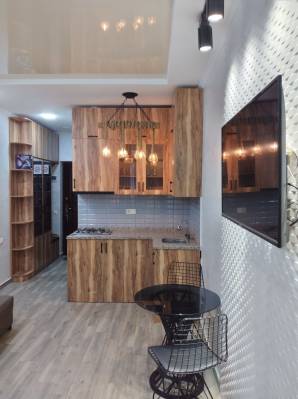 ფოტო 7: მაკდონალდსთან ქირავდება სტუდიო ტელ 568 08 27 29