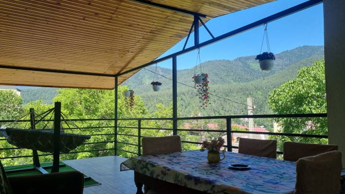 ფოტო 3: ქირავდება ორ ოთახიანი აპარტამენტი აივნითა და მთის პანორამული ხედით