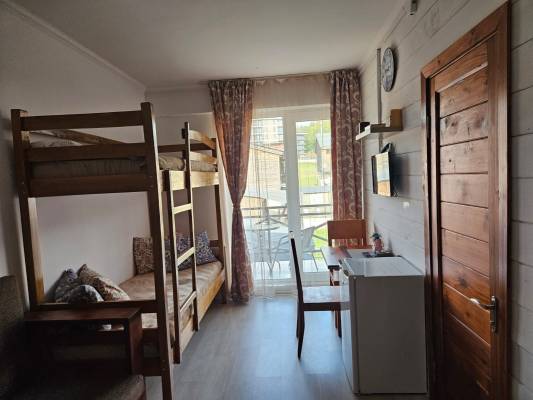 ფოტო 12: ქირავდება მგზავრებში,  ბინა ცალკე საძინებლით