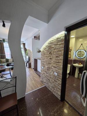 ფოტო 4: ბინა მთაწმინდაზე,  პარლამენტის უკან