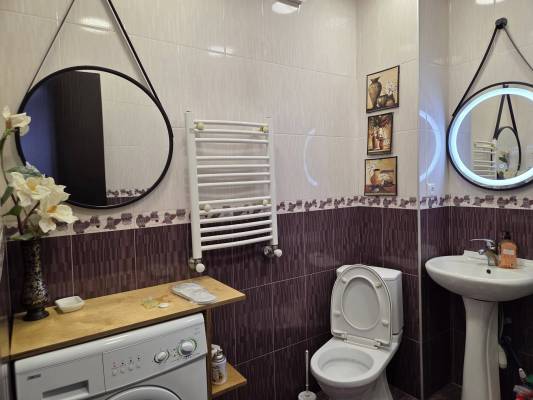 ფოტო 7: ბინა მთაწმინდაზე,  პარლამენტის უკან