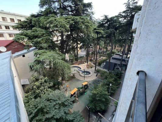 ფოტო 3: ბინა მეტრო თავისუფლების მოედანთან