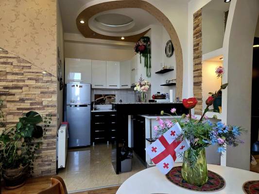 ფოტო 1: ბინა მეტრო თავისუფლების მოედანთან