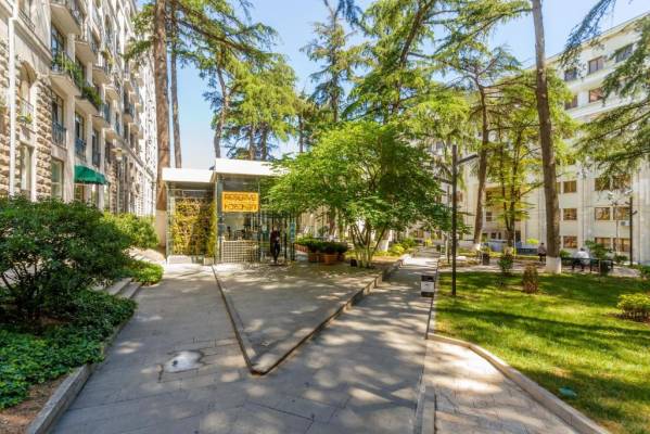 ფოტო 12: ბინა მეტრო თავისუფლების მოედანთან