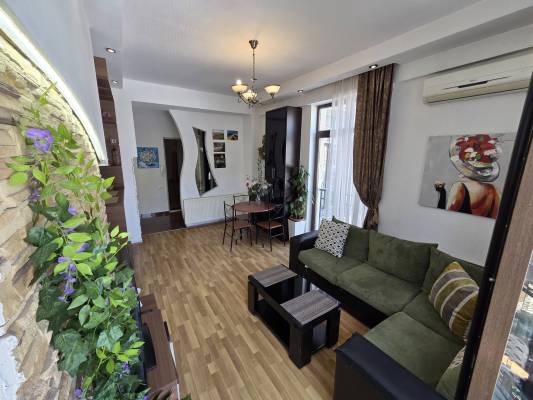 ფოტო 2: ბინა მთაწმინდაზე