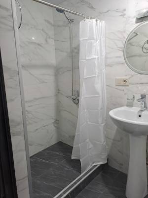 ფოტო 3: ქირავდება ახალი გარემონტებული აპარტამენტი სტუდიო