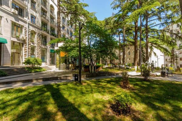 ფოტო 2: ბინა მეტრო თავისუფლების მოედანთან