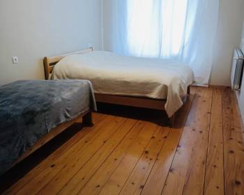 ქირავდება ბაკურიანში სასტუმრო ნომერი.