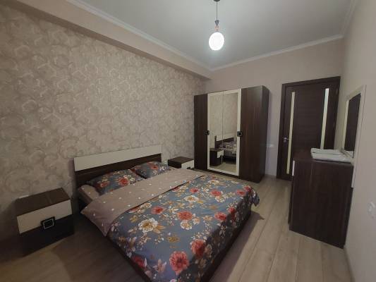 ფოტო 1: ქირავდება დღიურად და საათობრივად 3 ოთახიანი ბინა დიდ დიღომში