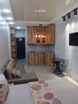 ფოტო 1: მაკდონალდსთან ქირავდება სტუდიო ტელ 568 08 27 29