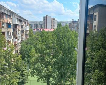 ქირავდება 1 ოთახია,  3 ოთახიან ბინაში მეპატრონესთან ერთად.