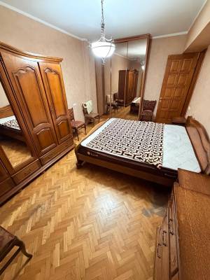 ფოტო 13: ბინა ვაკეში