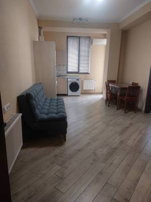 ფოტო 3: ქირავდება დღიურად და საათობრივად 3 ოთახიანი ბინა დიდ დიღომში